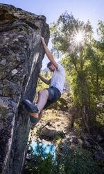 Bloc au site d'escalade les Balmes - © T.Blais