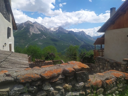 Le rocher de Roure par le torrent de Sachas