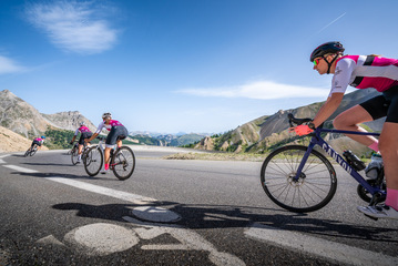 Col de l'Izoard - Cycling tourism - © Alpes Photographies