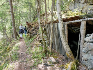 Several coal mines can be seen along the Villard-Saint-Pancrace miners' trail. - © Laury Chamerlat