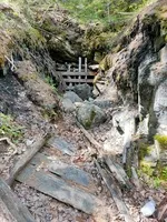 Plusieurs mines de charbons sont visibles tout au long du sentier des mineurs de Villard-Saint-Pancrace - © Laury Chamerlat
