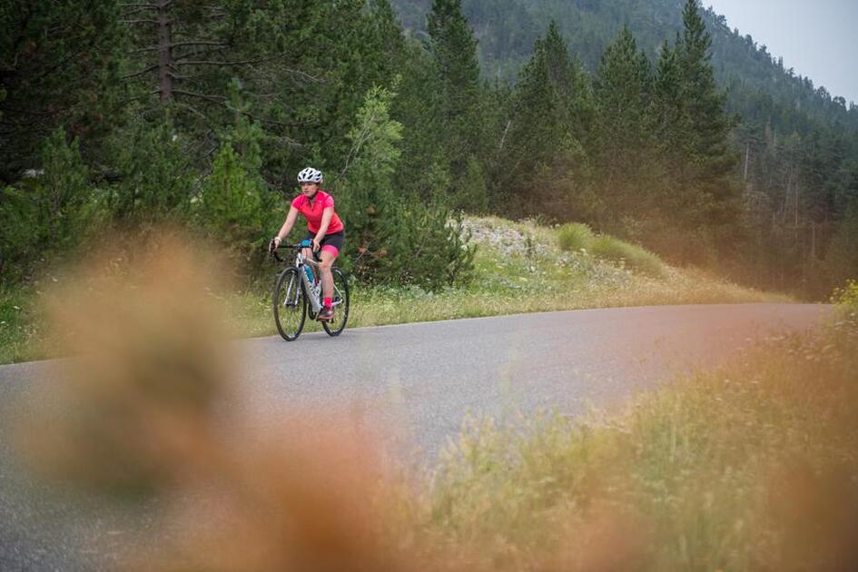 Cycling the routes of the Hautes Vallées - © T.Blais