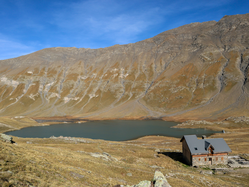 La boucle du Cruq des Aiguilles_Lac et refuge du Goléon - © S.Morattel/OTHV