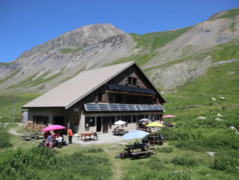 Refuge de l'Alpe de Villar d'Arène (FFCAM)_Villar-d'Arêne - © Laury Chamerlat