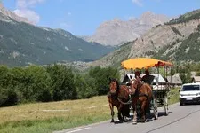 Balade en calèche dans la vallée de la CLarée - © L.Chamerlat