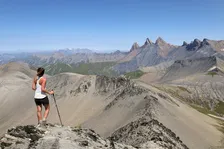 Vue sur les Aiguilles d'Arves depuis le sommet du Pic du Mas de la Grave (3020m) - © L.Chamerlat