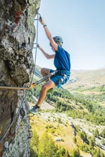 Via ferrata d'Arsine : un itinéraire peu difficile qui peut tout de même présenter des passages aériens et athlétiques. - © Thibaut Blais