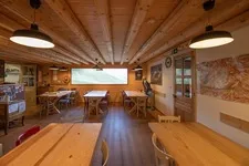 Intérieur du refuge du Pic du Mas - © T.Blais