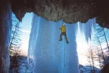 Cascade de glace - © @OTlaMeije