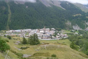 Le village de Villar d'Arène - © @JopeMaressot