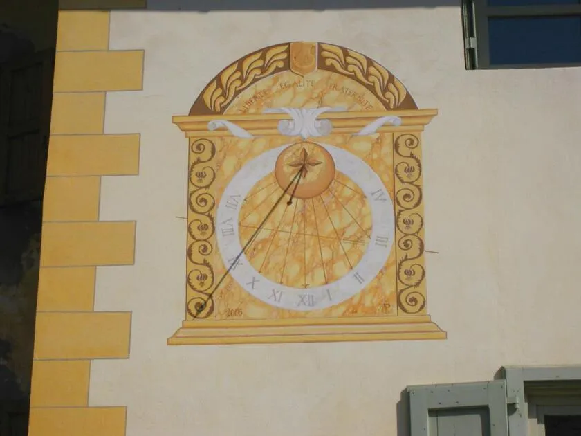 Cadran solaire de la Mairie - © Service Tourisme de Val-des-Prés