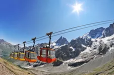 Télécabines colorées des Glaciers de la Meije - © ©B.Boone