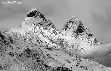 Les Aiguilles d'Arves en Hiver - © @RefugeduGoleon.com