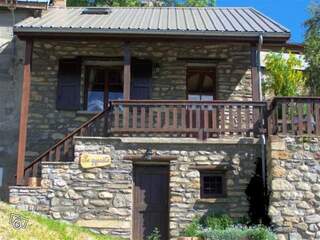 Front of the House in summer - © ©sionnetfrédéric