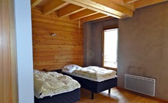 A room with two small beds - © ©congesbenedicte