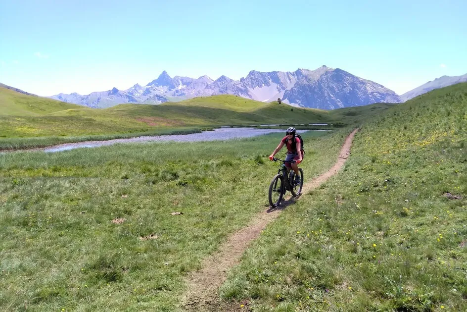 Easy mountain biking: discover the best trails in Briançonnais with Azimut - © Michel-Morere_Juillet-2019