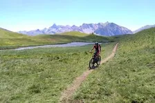 Easy mountain biking: discover the best trails in Briançonnais with Azimut - © Michel-Morere_Juillet-2019