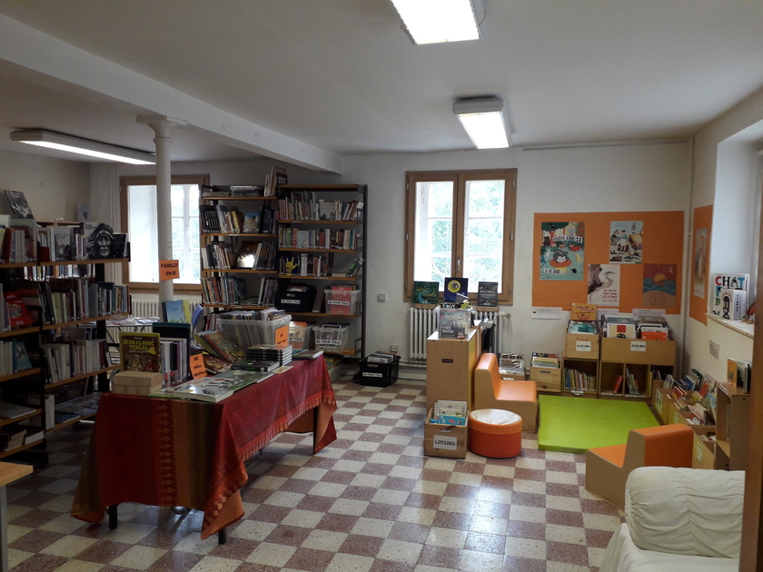 Bibliothèque lecture vacances détente - © Camille LE CORRE