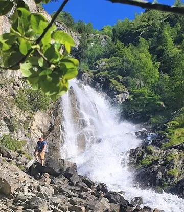 Petit Pilier by the waterfall with Aventure Verticale La Meije.O - © O.MartinCocher