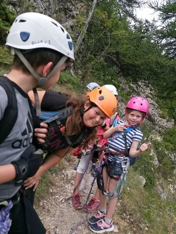 Multi-activities training for 6-12 years old with Odile hiking guide - © O.MartinCocher