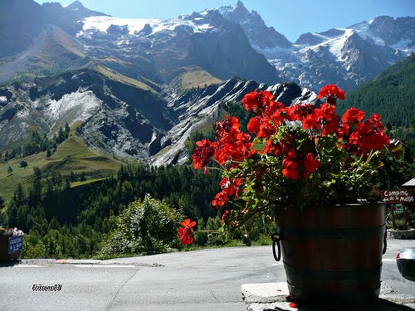 Village fleuri - La Grave - © @MairieLaGrave
