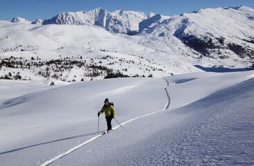 Un randonneur à ski - La Grave - © @BureaudesGuidesdeLaGrave