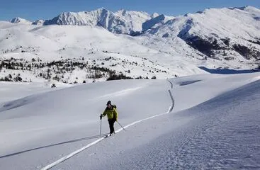 Un randonneur à ski - La Grave - © @BureaudesGuidesdeLaGrave