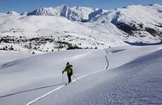 Un randonneur à ski - La Grave - © @BureaudesGuidesdeLaGrave