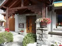 L'entrée de l'hôtel - La Grave - © ©JMGermanaz