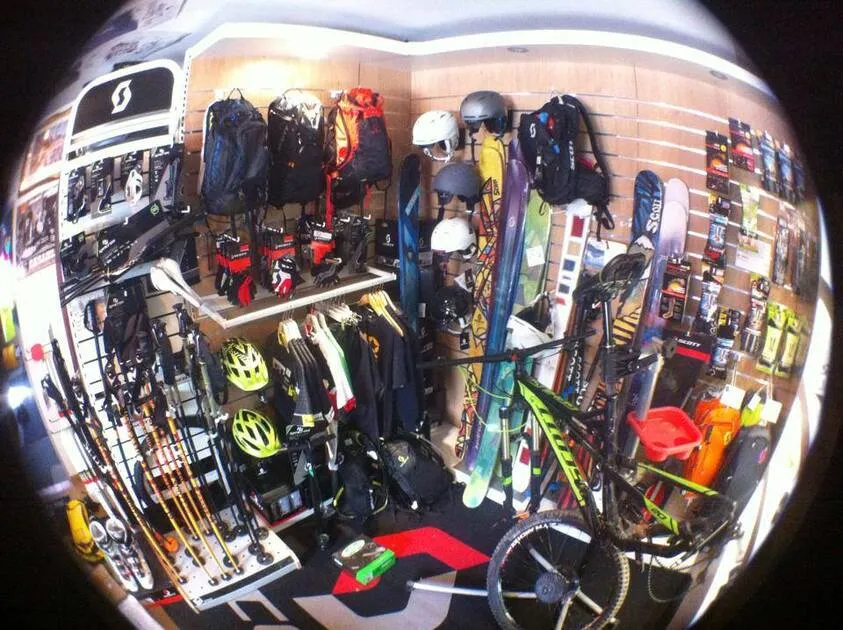 SKI + VTT matériel et Sportswear - La Grave - © ©Original La Grave