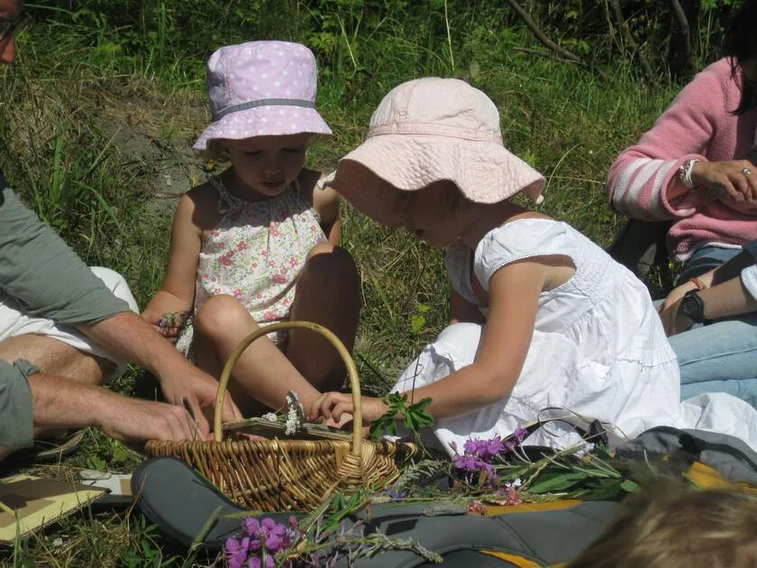 Nature Workshops for 3 - 6 years with Odile, hiking guide - © @O.MartinCocher