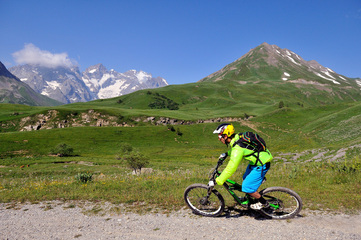 Descent from the Col du Galibier - © beallet.com