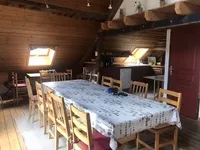 Salle à manger avec vue sur la montagne - © Geneviève Menet