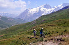 Arrivée sur le Plateau d'Emparis - © beallet.com