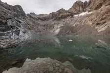 The lake and the Pavé refuge - © Thibaut Blais