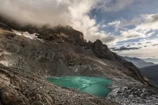 The lake and the Pavé refuge - © Thibaut Blais