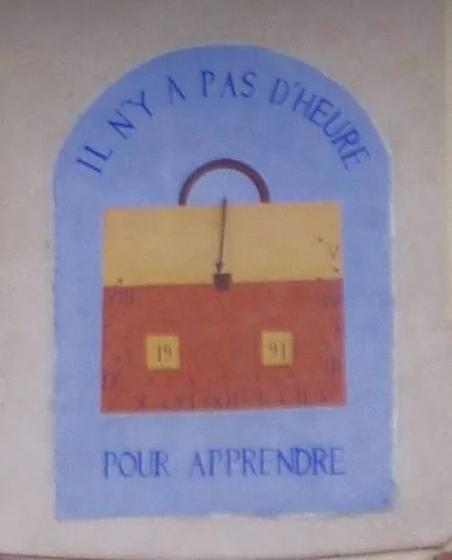 Cadran solaire  " Il n'y a pas d'heure pour apprendre"