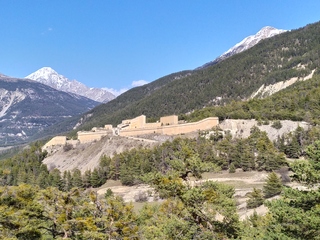 Fort des Trois Têtes and Fort Dauphin from La Vachette - © FGuffroy