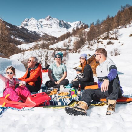 Famille, pique nique, balade, luge, Haute Clarée, hiver 2026 - Thibaut Blais (52)