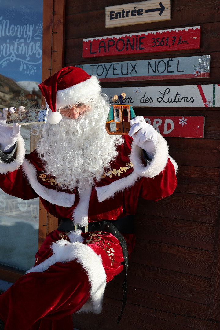 PÃ¨re NoÃ«l 2025, tournÃ©e des commerÃ§ants, Peak Alpes - Laury Chamerlat (4)
