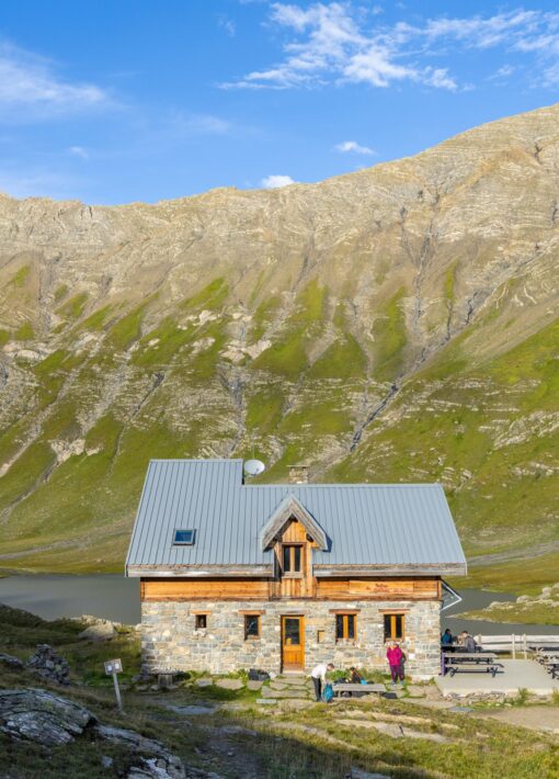 Tour des Aiguilles D'Arves - Refuge lac du Goléon et cruq des aiguilles ©T.Blais ( (91) (1)