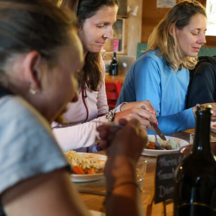 Ambiance repas, refuge du goléon, été 2026 - Laury Chamerlat