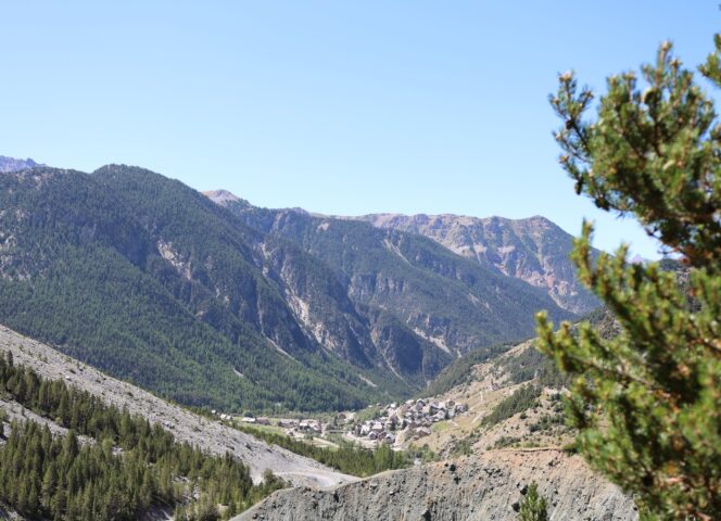 Vue sur le village de Cervières © L.Fine (1)