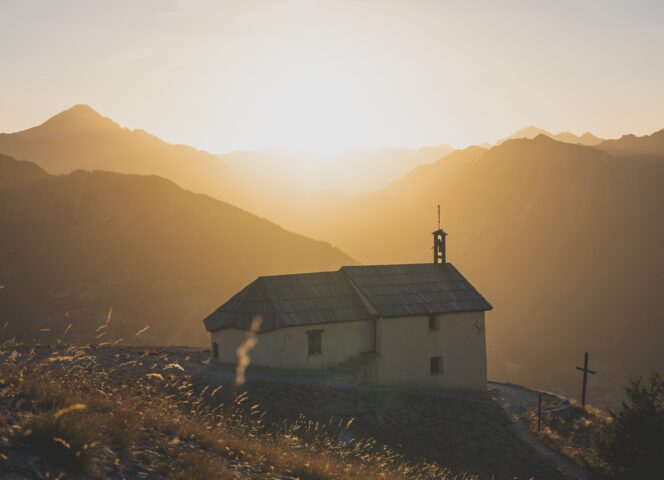 Notre dame des neiges au lever de soleil ©T.Blais