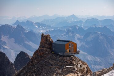 Alpinisme, Refuge de l'aigle et meije orientale, famille, guide © T. Blais (63) (1)