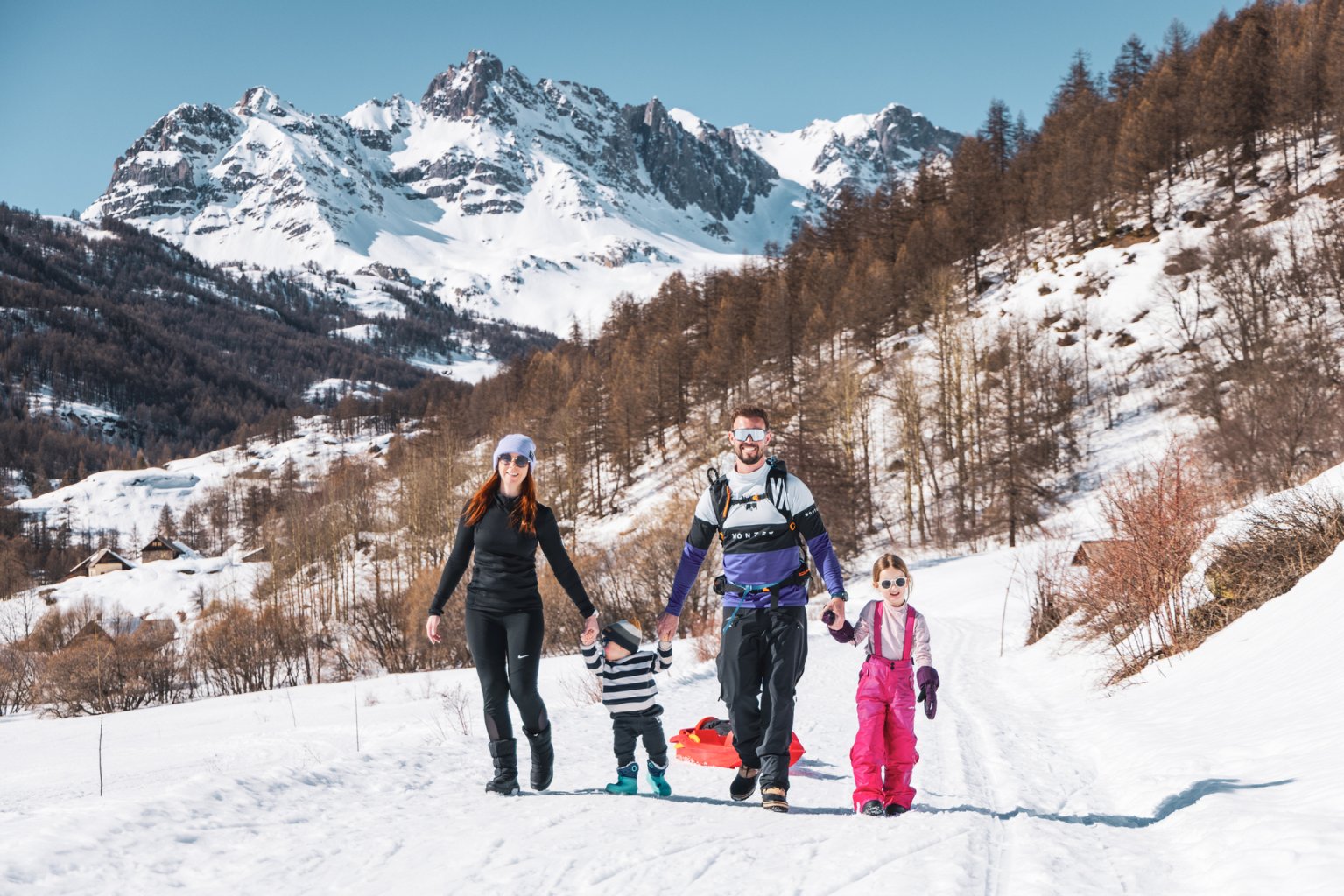 Famille, pique nique, balade, luge, Haute Clarée, hiver 2026 - Thibaut Blais (106)