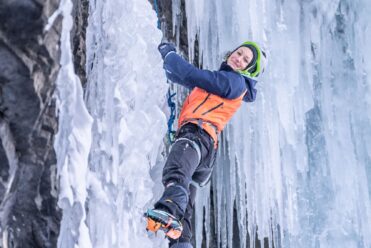Cascade-et-raquettes-vallee-des-Fonts-©-Thibaut-Blais-117-scaled