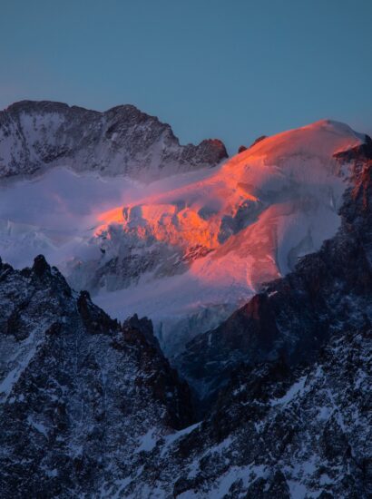 Refuge Adèle Planchard en ski de randonnée_ vue montagne sommets-©T. Blais