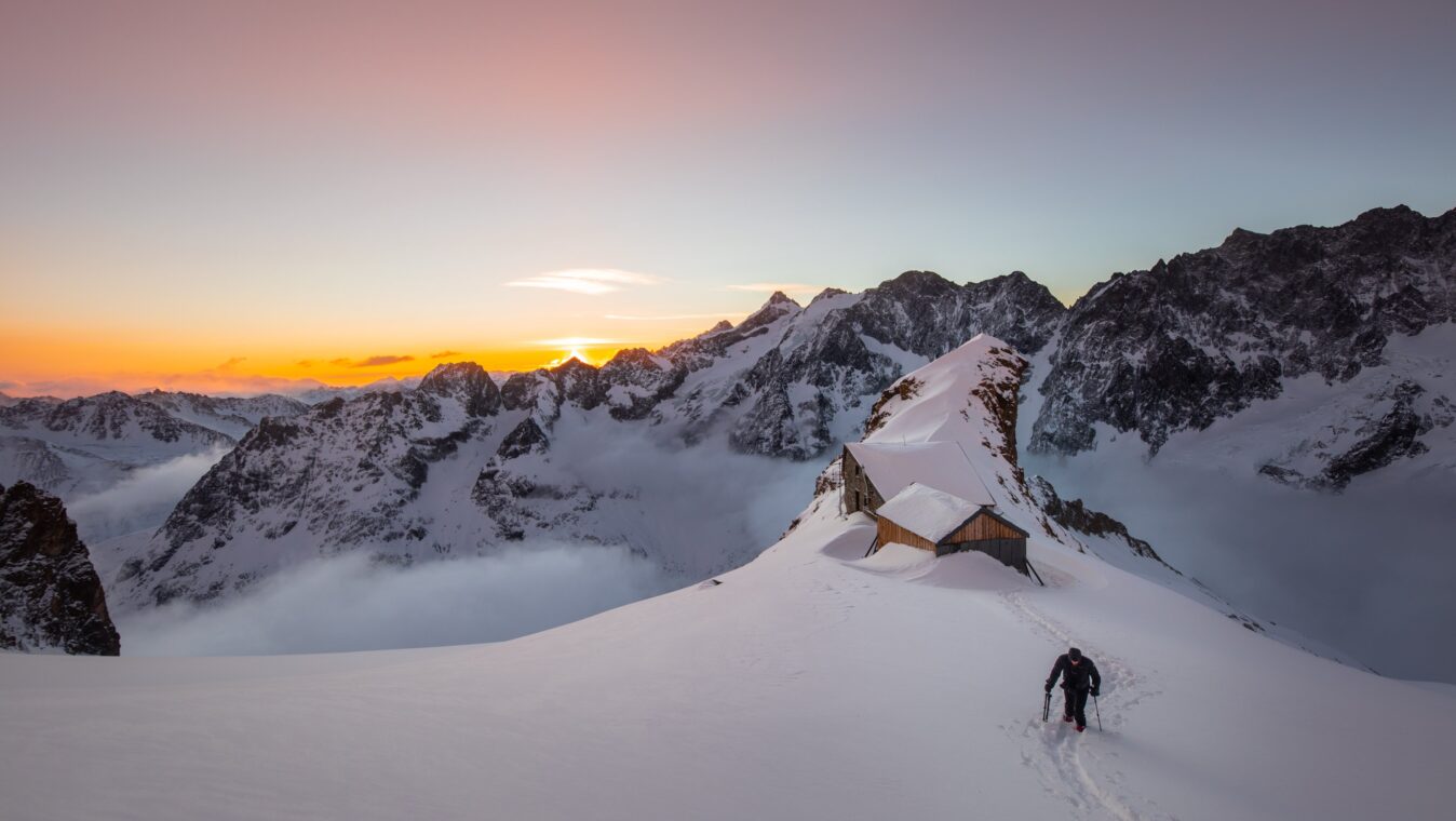 Adèle Planchard Refuge on a ski tour_©T. Blais