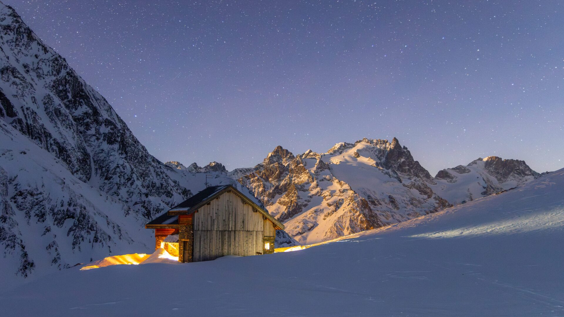 Refuge du Goléon et pic du Goléon intérieur et nuit, hiver - T.Blais (17) (1)